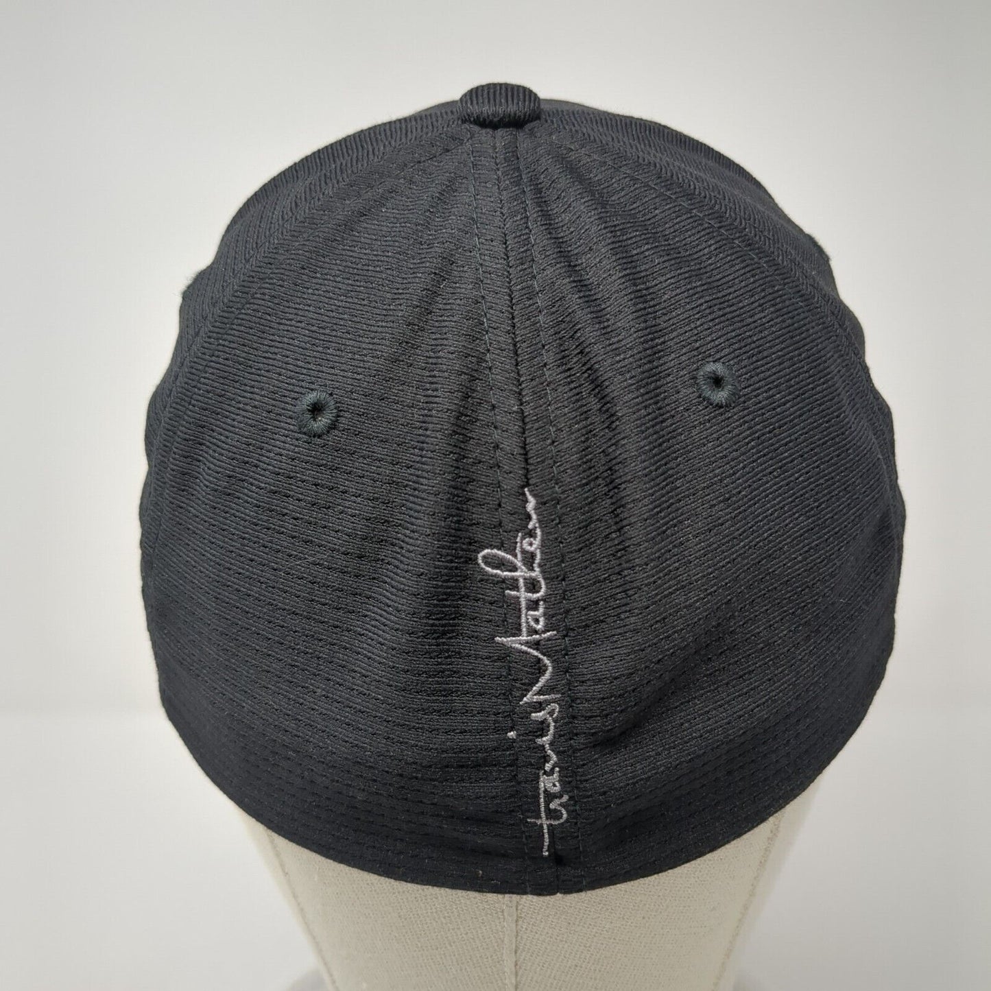 Travis Matthew Fitted Hat Black S/M Lightweight Embroidered Flexfit Yupoong