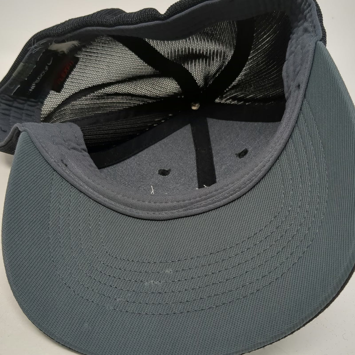Nike Baseball Cap Black One Size Bend Golf & Country Club Mesh Back Flexfit Hat