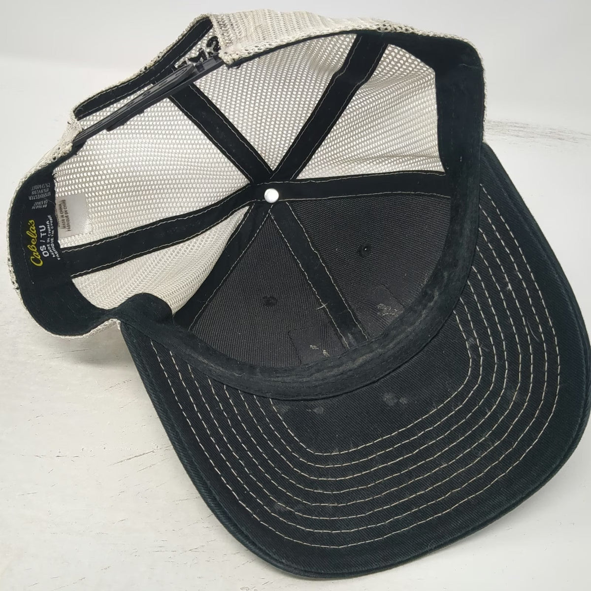 Cabela's Trucker Hat Black White One Size Mesh Back Hunting Dog Patch Snapback