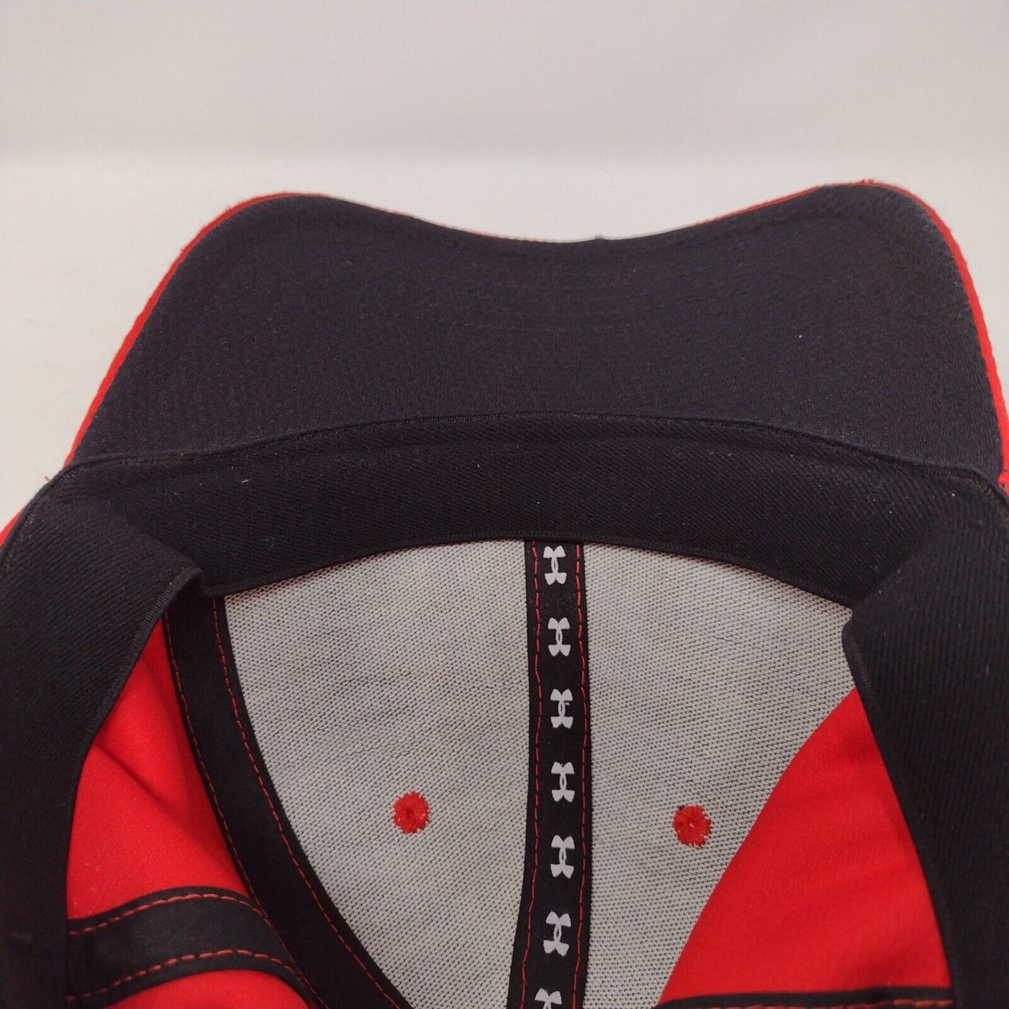 Under Armour Fitted Hat Red M/L Lightweight Embroidered 6 Panel Polyester
