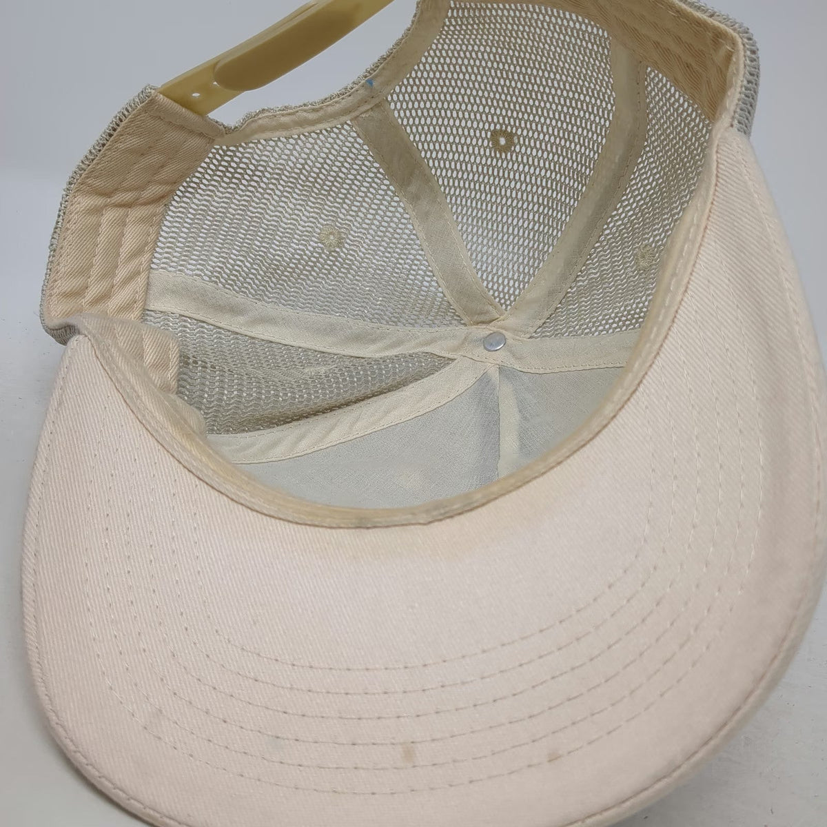 Trucker Hat Beige One Size Mesh Back Duck 2F.7 Snapback Bird Graphic Outdoor