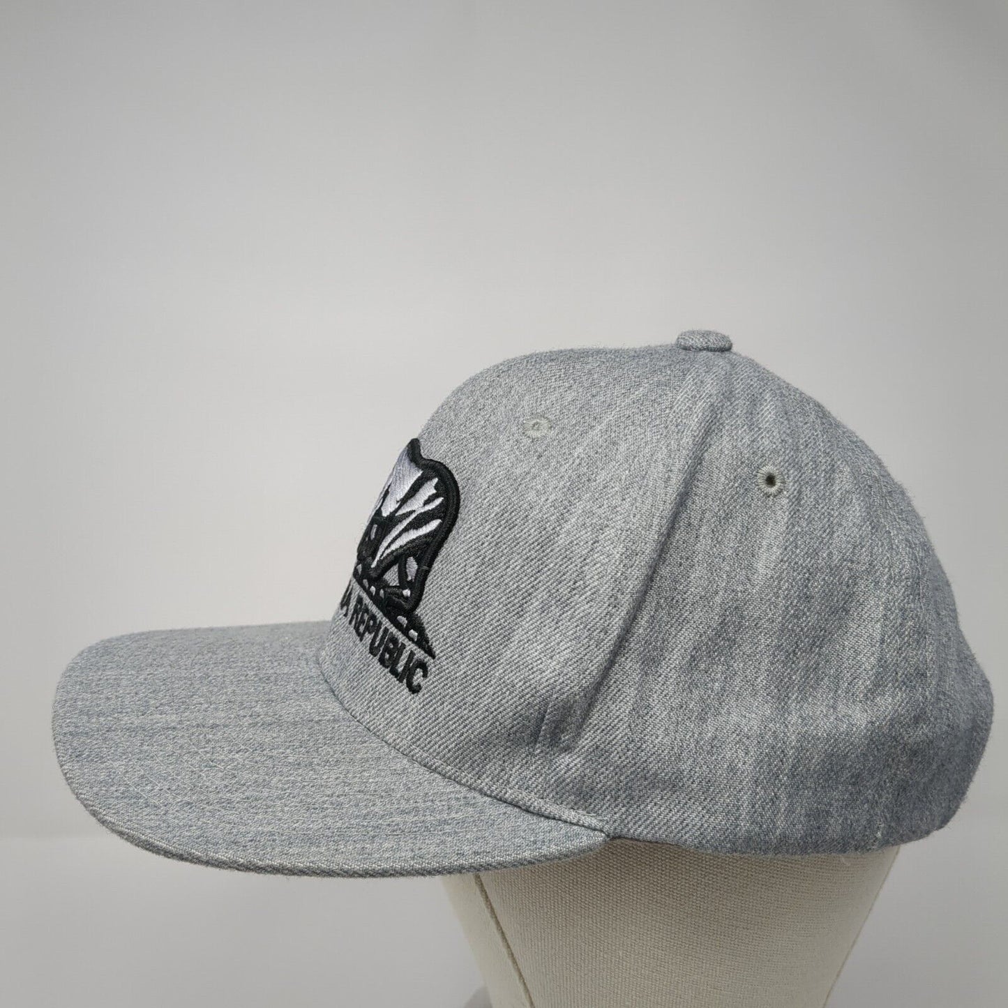 California Republic Snapback Hat Gray One Size Adjustable Embroidered Pit Bull