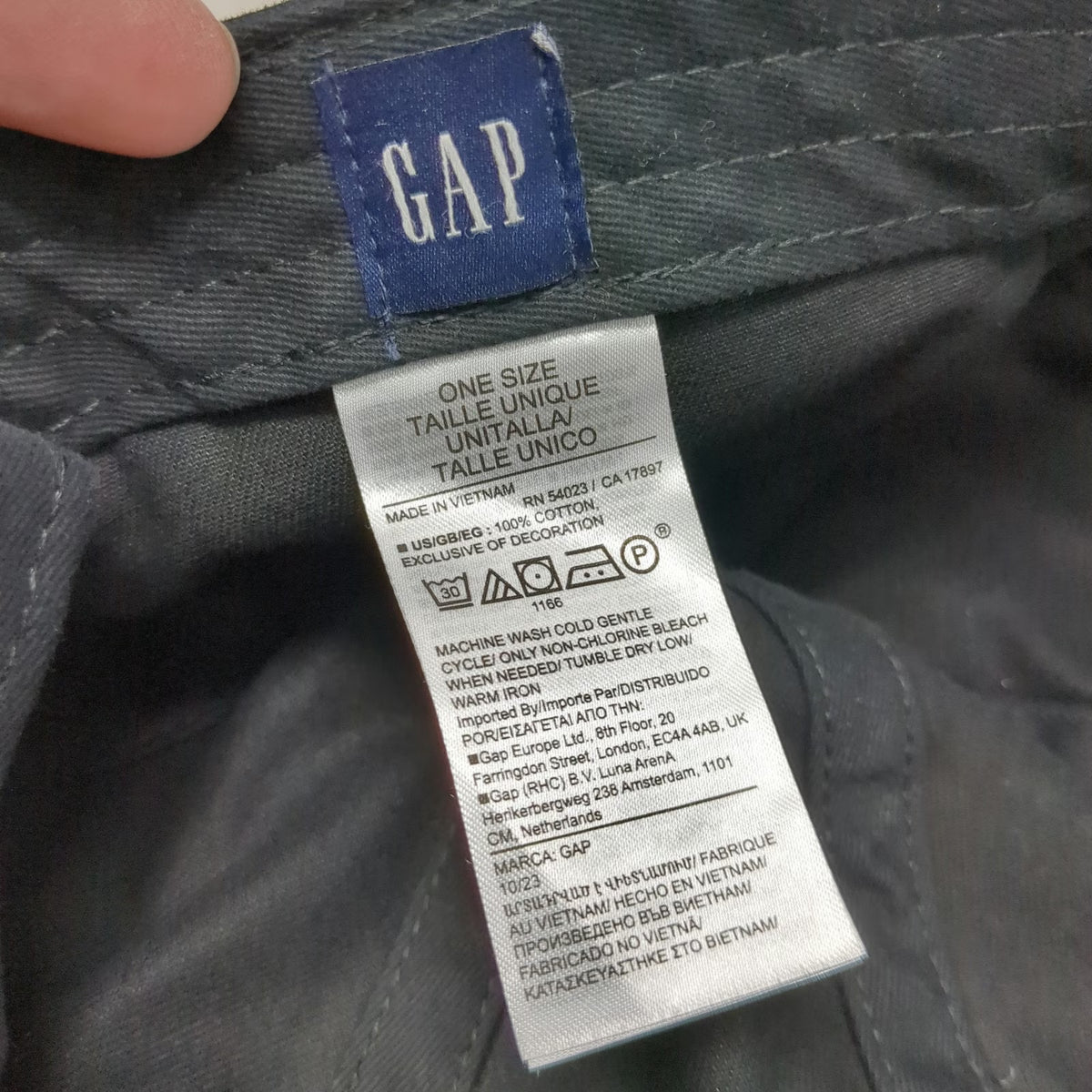 Gap Black Baseball Cap OSFM Adjustable Cotton Embroidered Logo Curved Brim Hat
