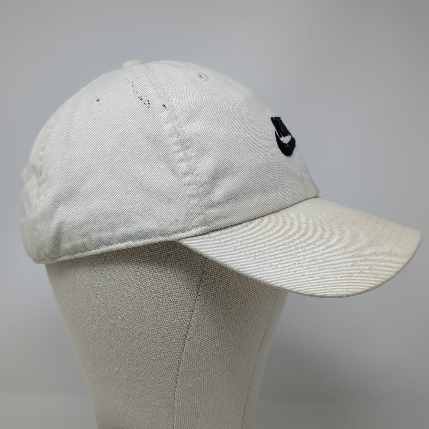 Nike Baseball Cap White One Size Futura Logo Embroidered Slideback Strap Hat