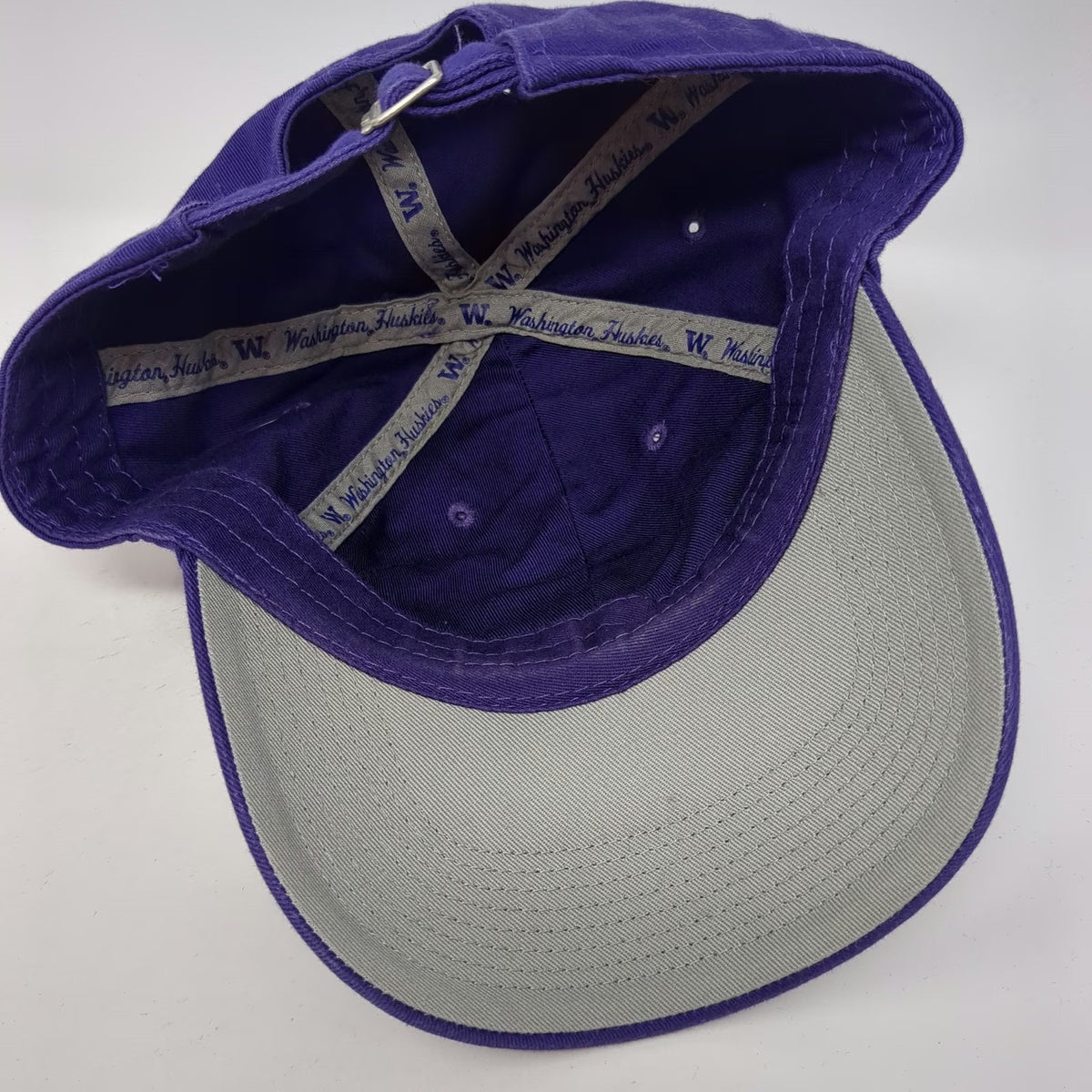 Nike Washington Huskies NCAA Purple Cap One Size Embroidered Logo Strapback Hat