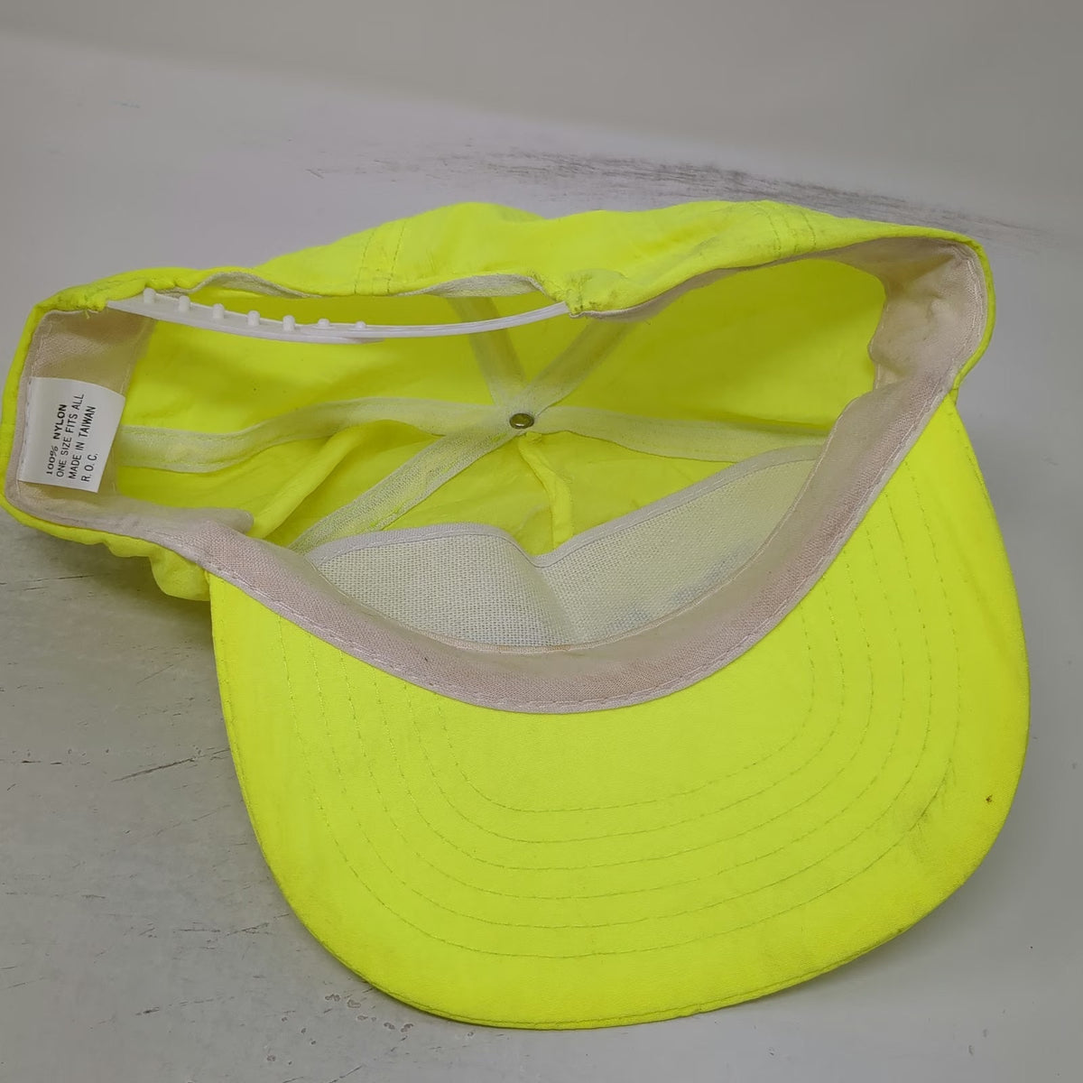 The Performer 5 Panel Green Nylon Snapback Hat Lightweight Sport Vintage