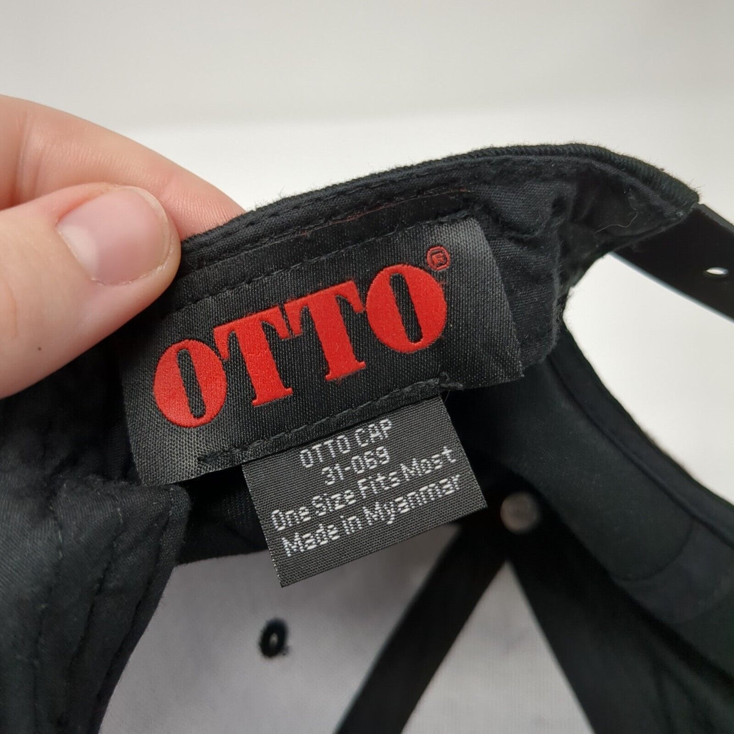 Aveyo Snapback Hat Black OSFM Solid Adjustable Embroidered Otto Cap