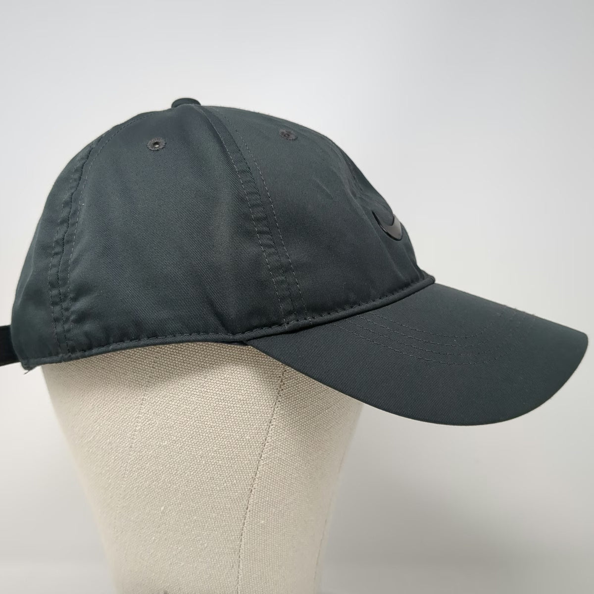 Nike Baseball Cap Gray One Size Strapback Swoosh Golf Polyester Adjustable Hat