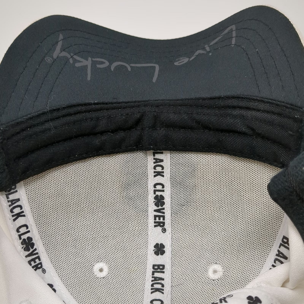 Black Clover Baseball Cap White XL Live Lucky Whitetail Clover Stretch Fit Hat