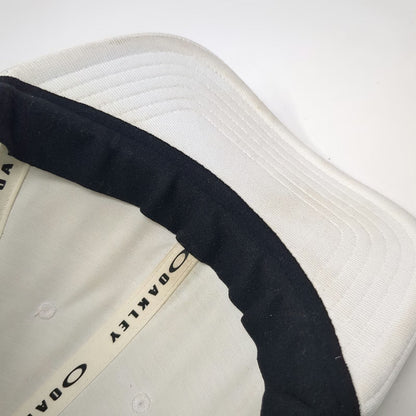 Oakley Baseball Cap White L/XL Flexfit Classic Low Metal Logo Curved Brim Hat