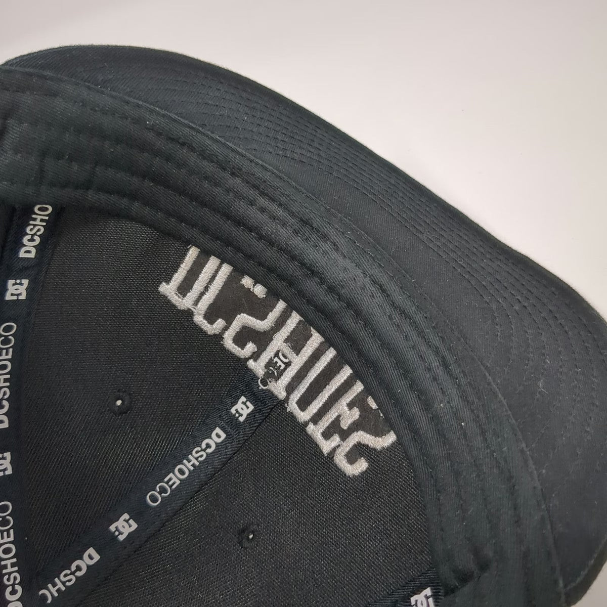 DC Shoes Snapback Hat Black OSFM Embroidered Logo Flat Brim 94 Skatewear OSFM