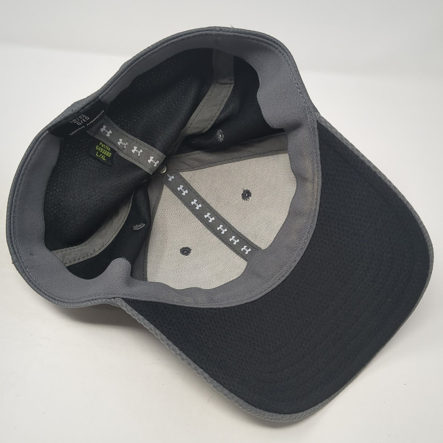 Under Armour Fitted Baseball Cap Gray XL Lightweight Embroidered 6 Panel