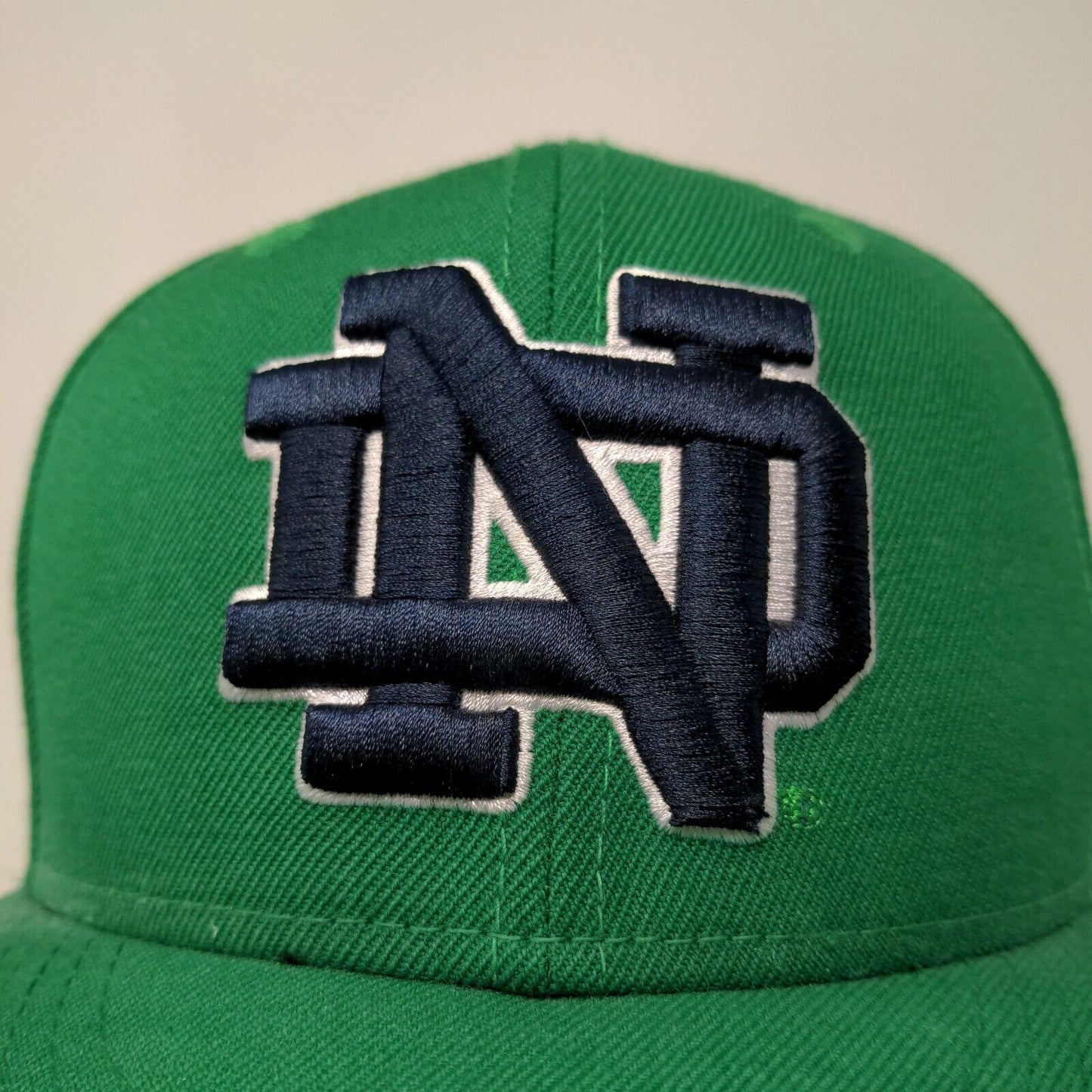 New Era Men's Fitted Hat Green Size 7 Embroidered Notre Dame Fighting Irish