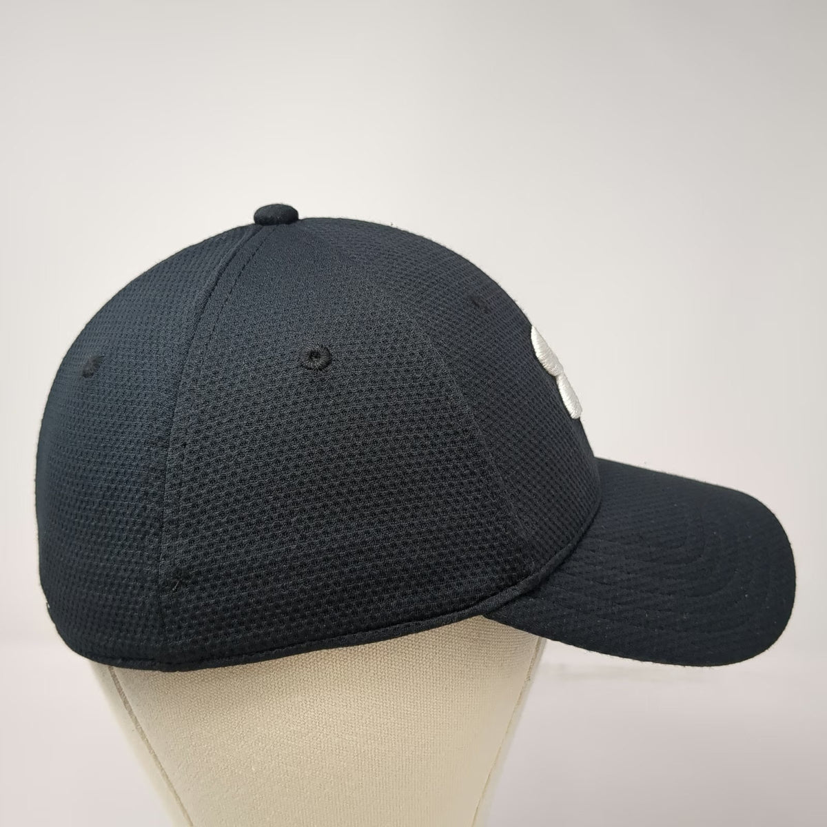 Under Armour Baseball Cap Black L Blitzing Classic Fit Embroidered Logo Hat