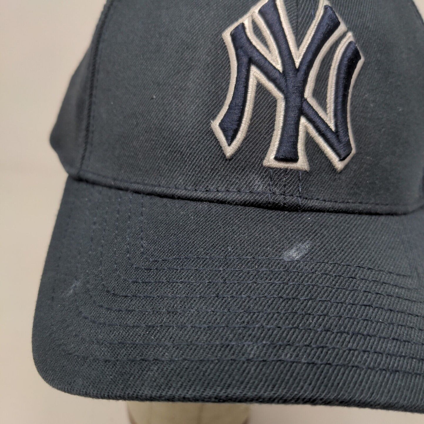 New Era Men's Fitted Hat Black Size M/L Embroidered New York Yankees Logo