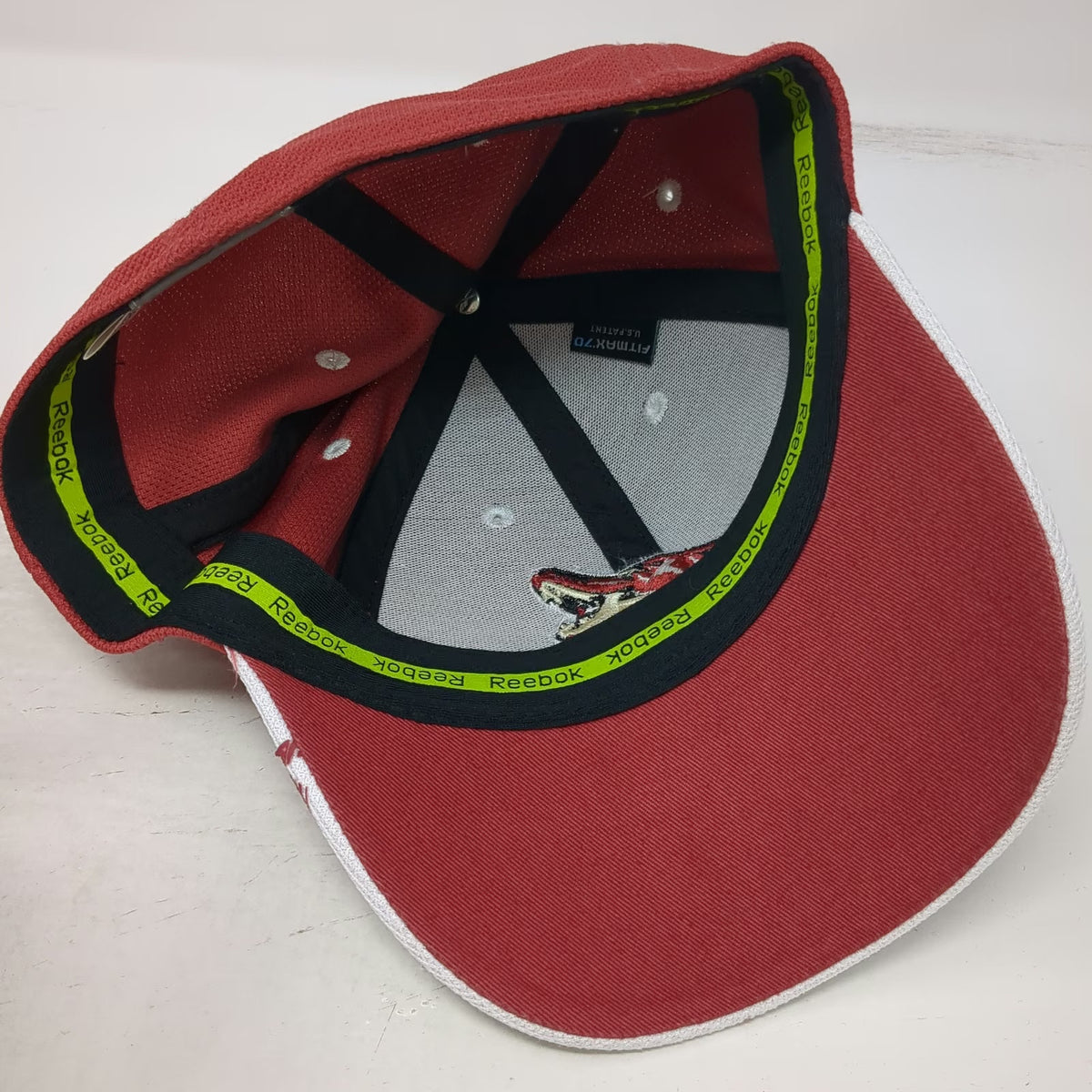 Reebok Phoenix Coyotes NHL Red White Cap M Center Ice Stretch Fit Hat Graphic