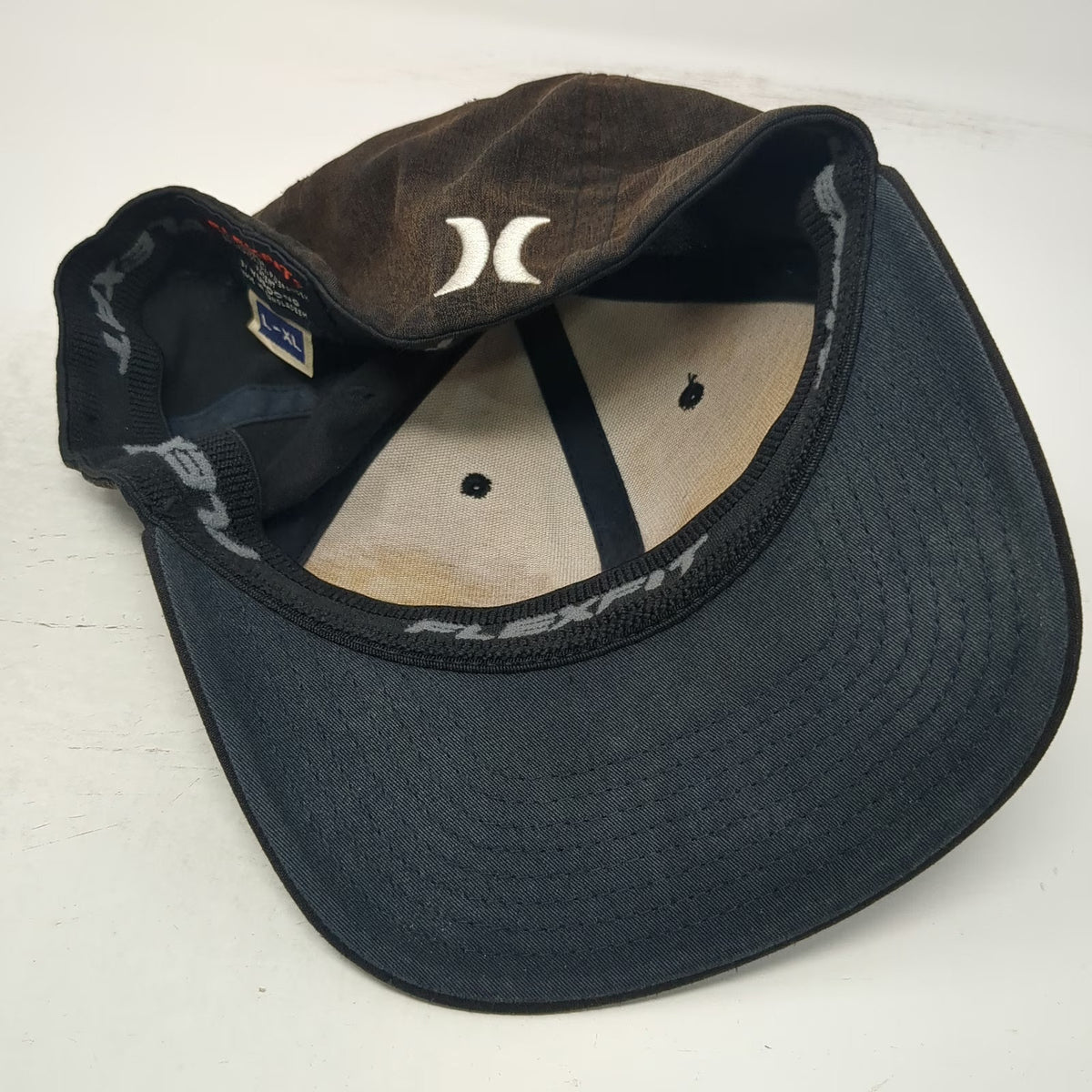Hurley Baseball Cap Black XL Flexfit Embroidered Logo Curved Brim Stretch Hat