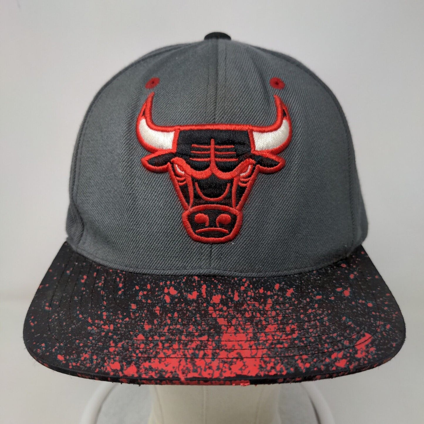 Mitchell & Ness Men's Snapback Hat Chicago Bulls Hardwood Classics Logo