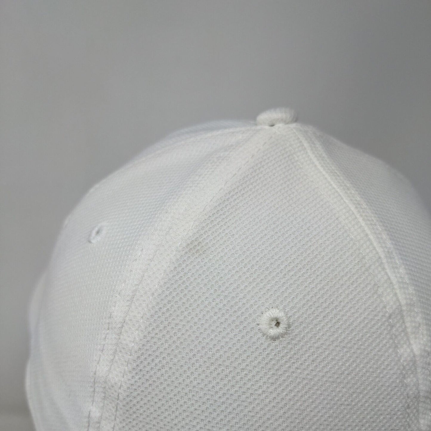 Under Armour Fitted Hat White L/XL Classic Fit Blitzing Embroidered 6 Panel