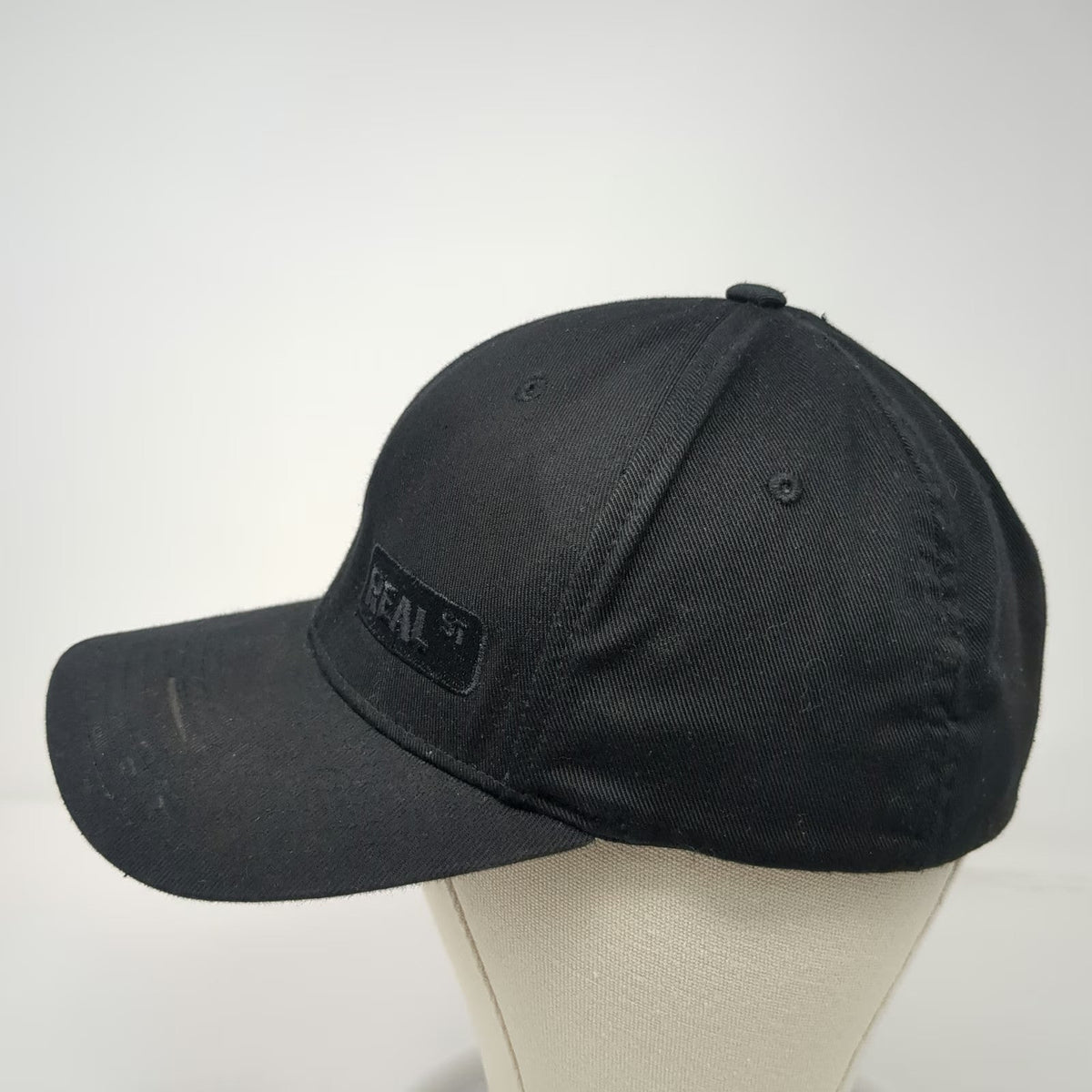 Flexfit Baseball Cap Black XL Curved Brim Underbrim Offset Logo Patch Hat