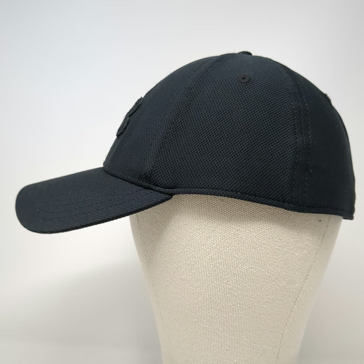 Under Armour Baseball Cap Black XL Tonal Logo Stretch Fit Structured Textured