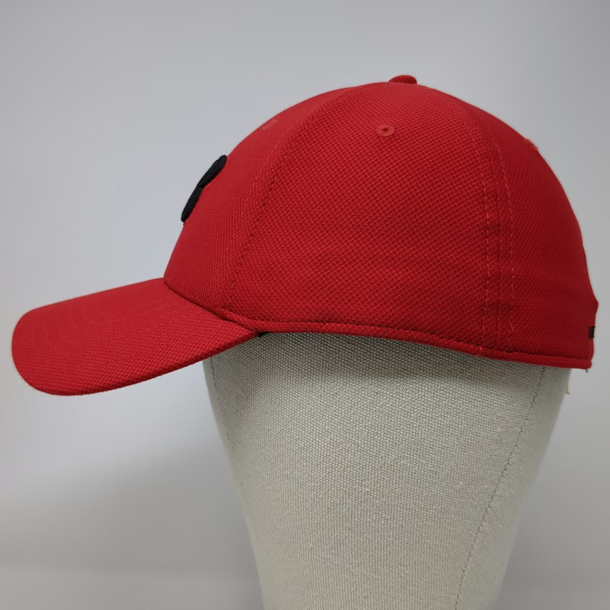Under Armour Baseball Cap Red L Fitted Performance Breathable Hat Athletic Gear