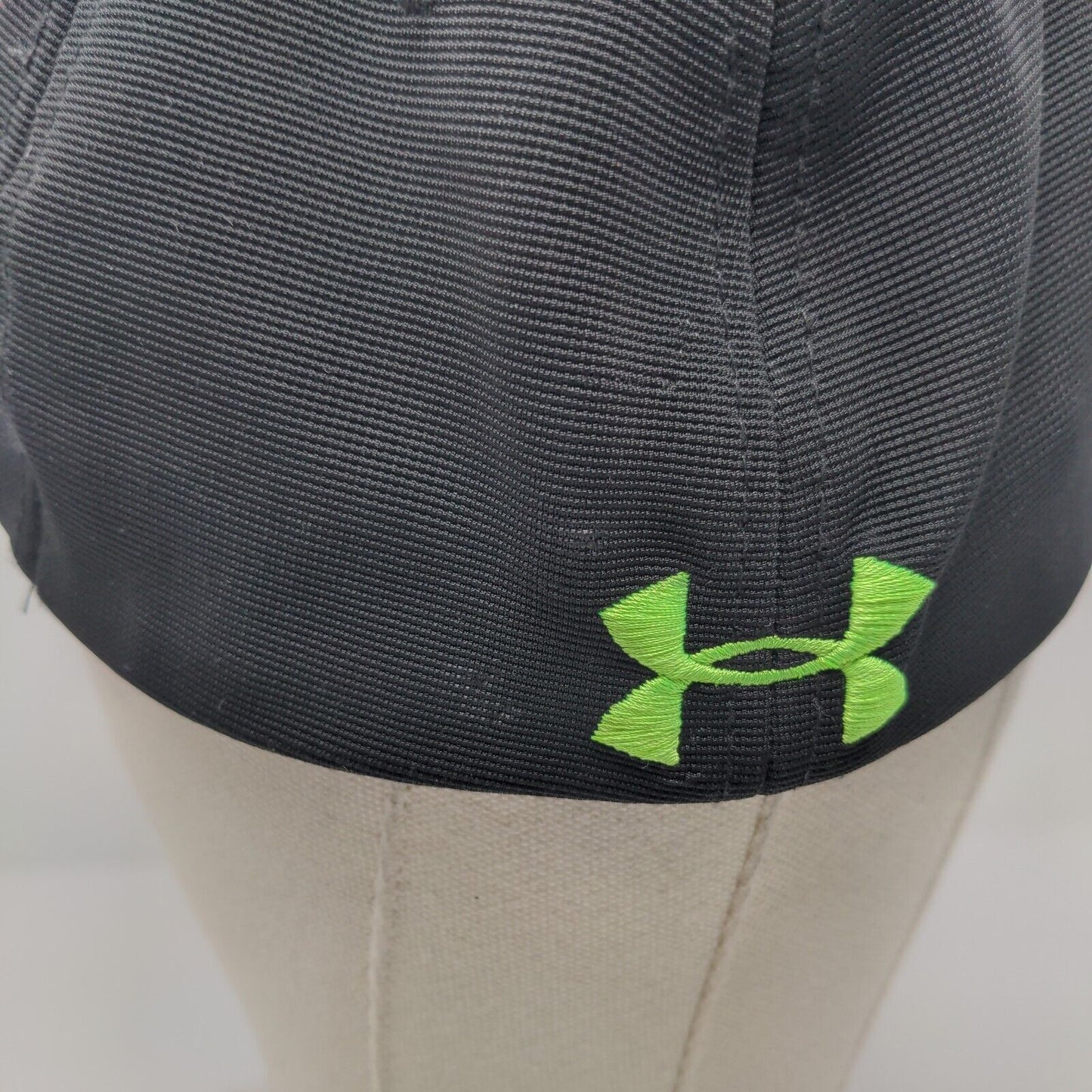 Under Armour Fitted Hat Black OSFA Embroidered Vented Holes 6 Panel