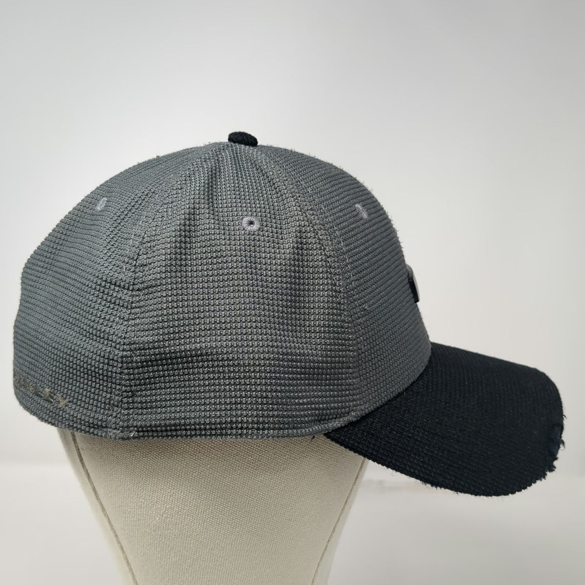 Oakley Baseball Cap Hat Gray Black XL Textured Honeycomb A-Flex Fitted Stretch