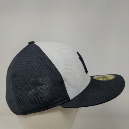 New Era Men's Fitted Hat Bue 7 1/8 Embroidered New York Yankees Logo 59Fifty
