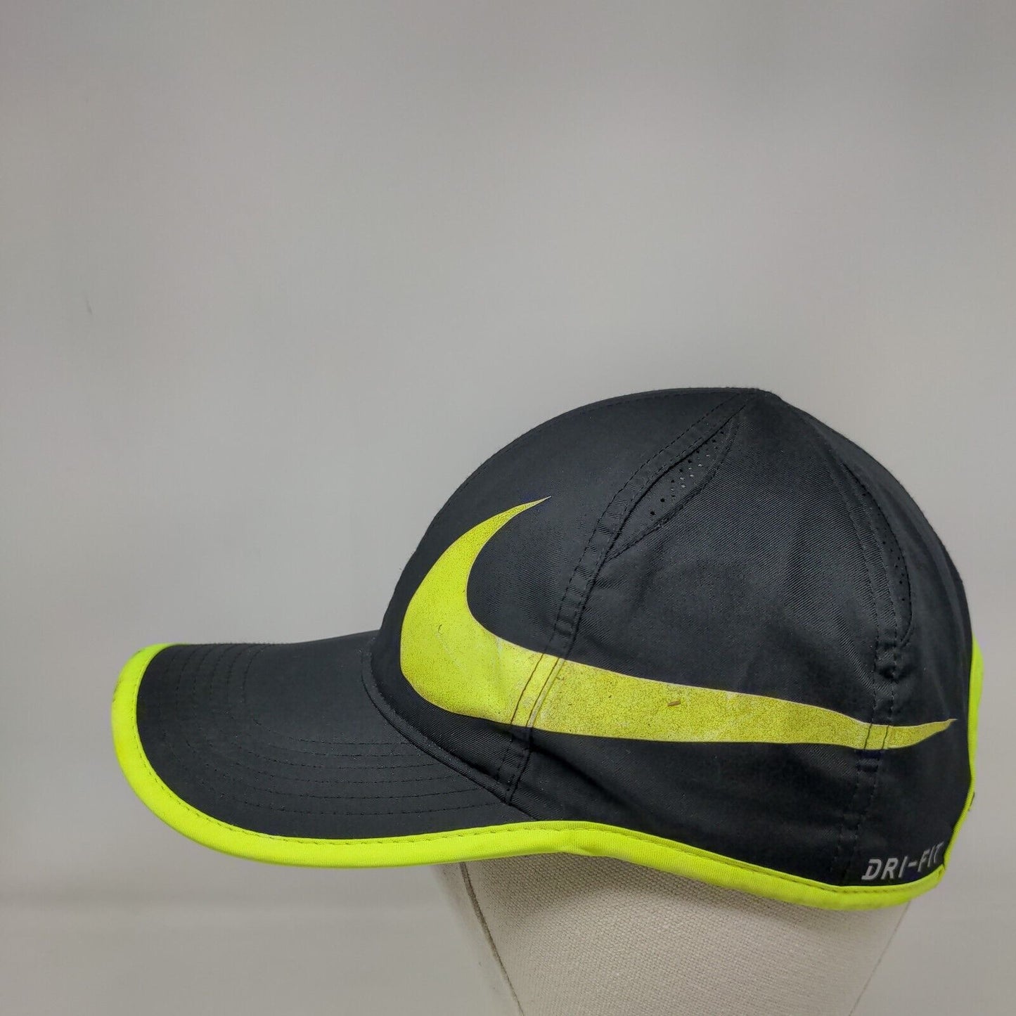Nike Big Swoosh Strapback Hat Black OSFM Adjustable Featherlight Dri-Fit