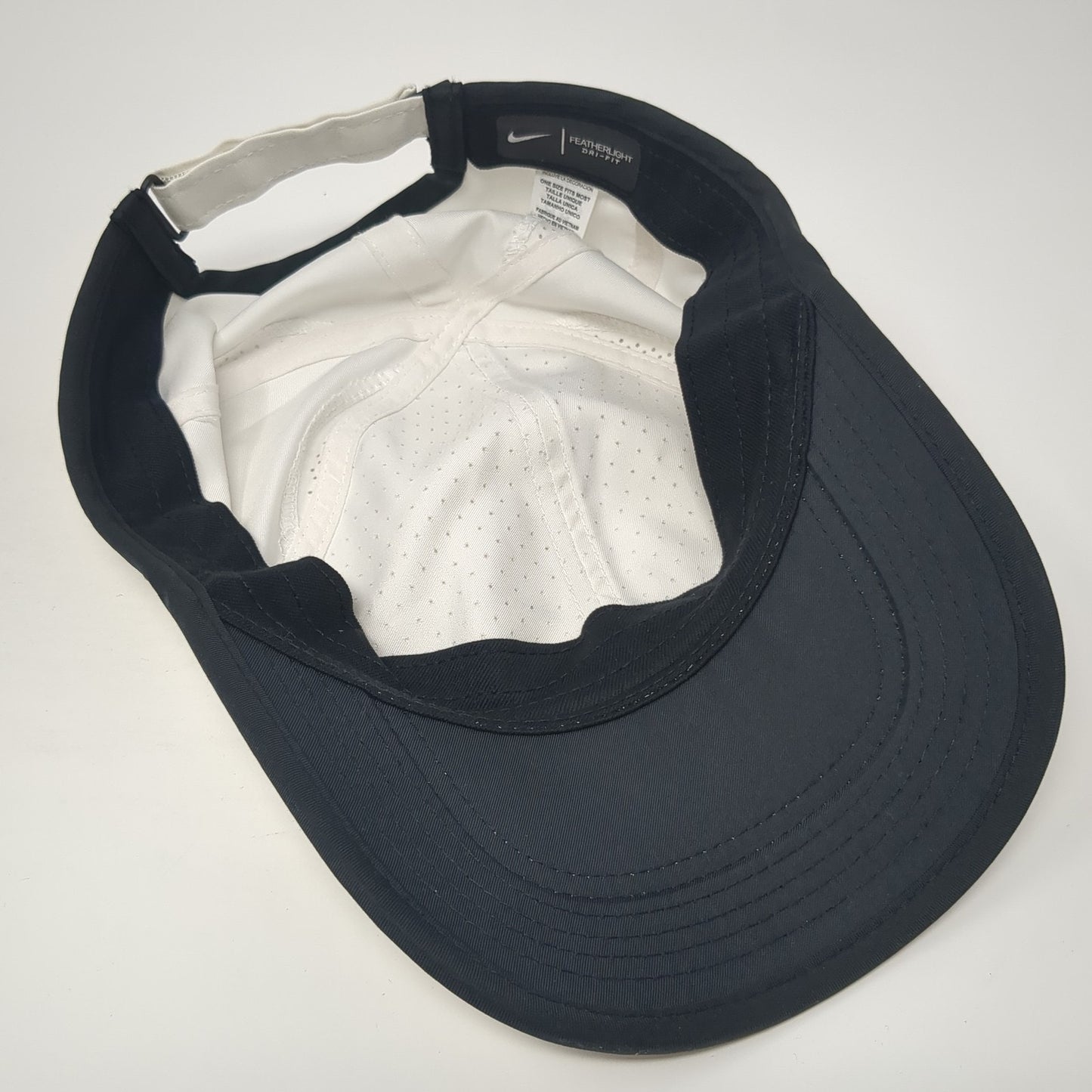 Nike Baseball Cap White One Size Adjustable Embroidered Swoosh Featherlight