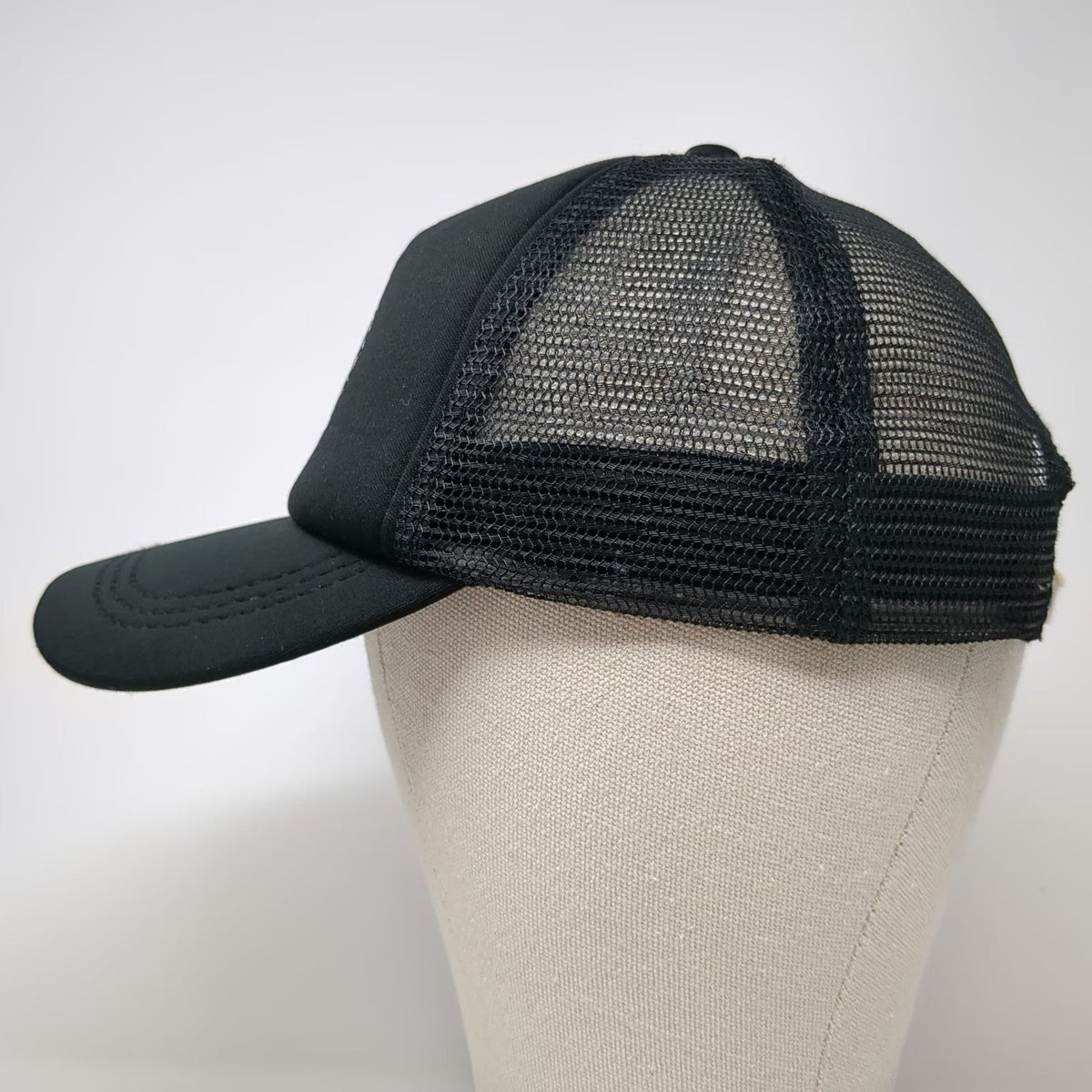 Roxy Trucker Hat Black One Size Mesh Back Snapback Logo Adjustable Surf Beach