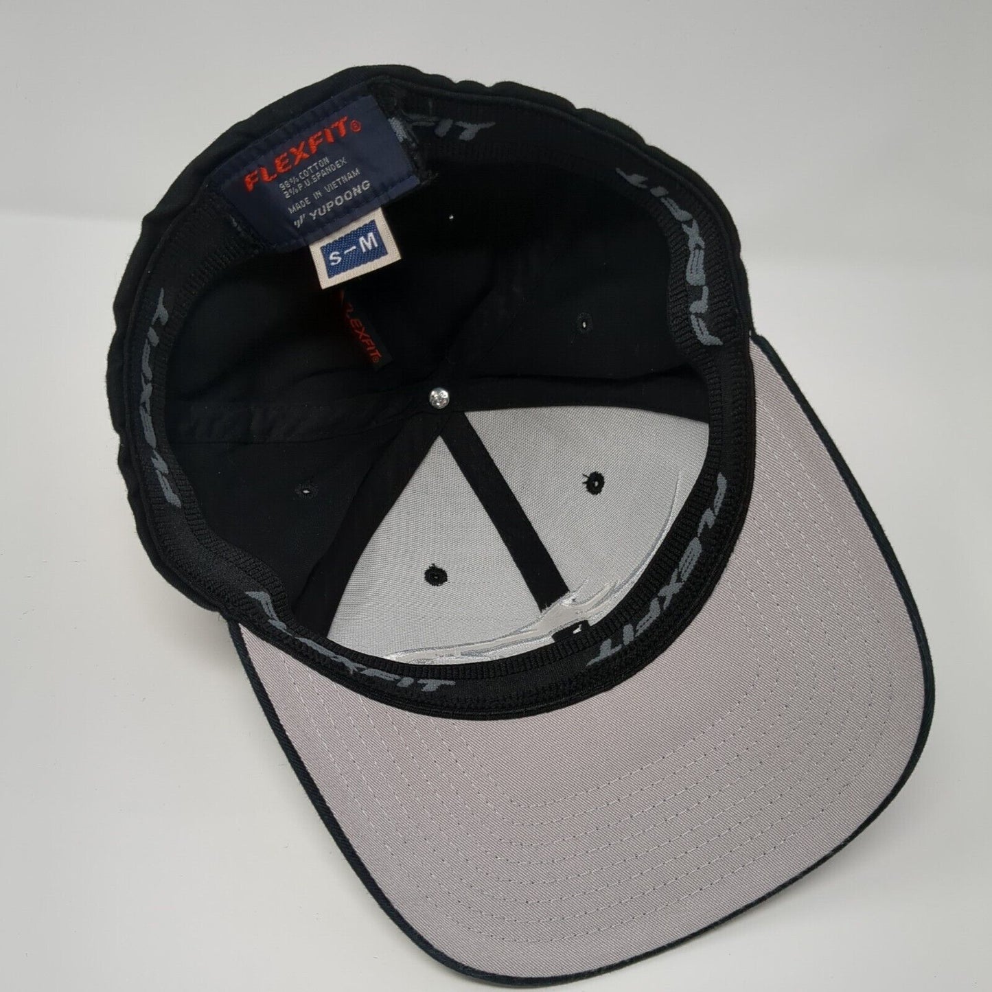 Fishoholic Bend Your Rod Fitted Hat Black S-M Solid Flexfit Yupoong