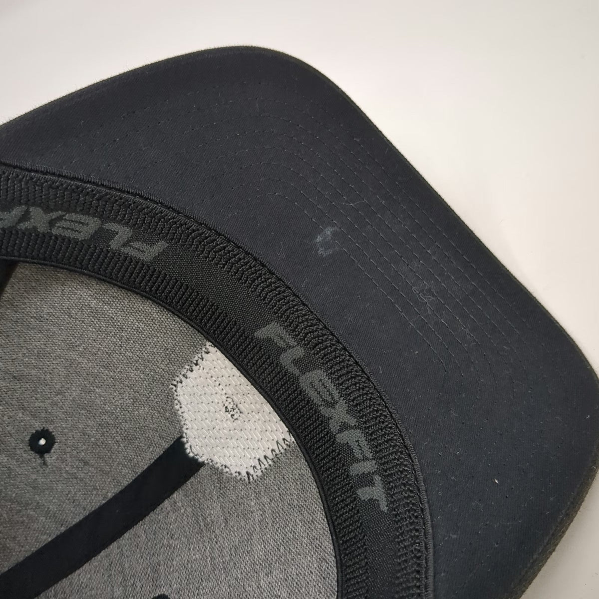 TravisMathew Baseball Cap Black XL Flexfit Rubber Patch California Design Hat