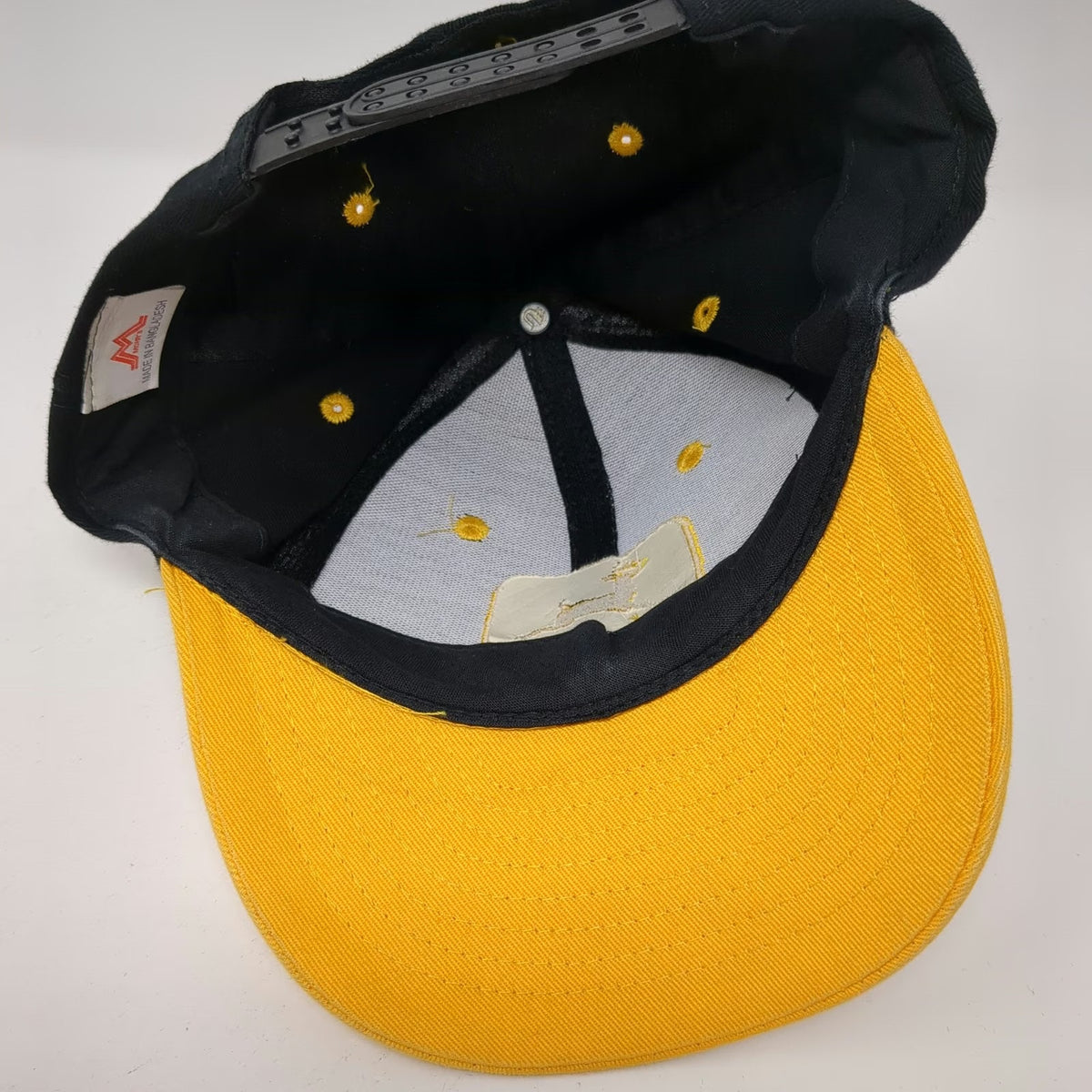 Mohr's John Deere Black Yellow OSFM Snapback Cap Cesco Equipment Hat Vintage