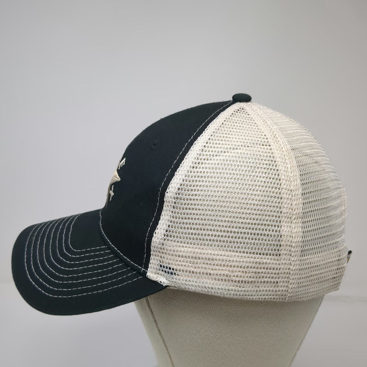 Buc-ee's Trucker Hat Black One Size Texas Star Embroidered Mesh Snapback Cap