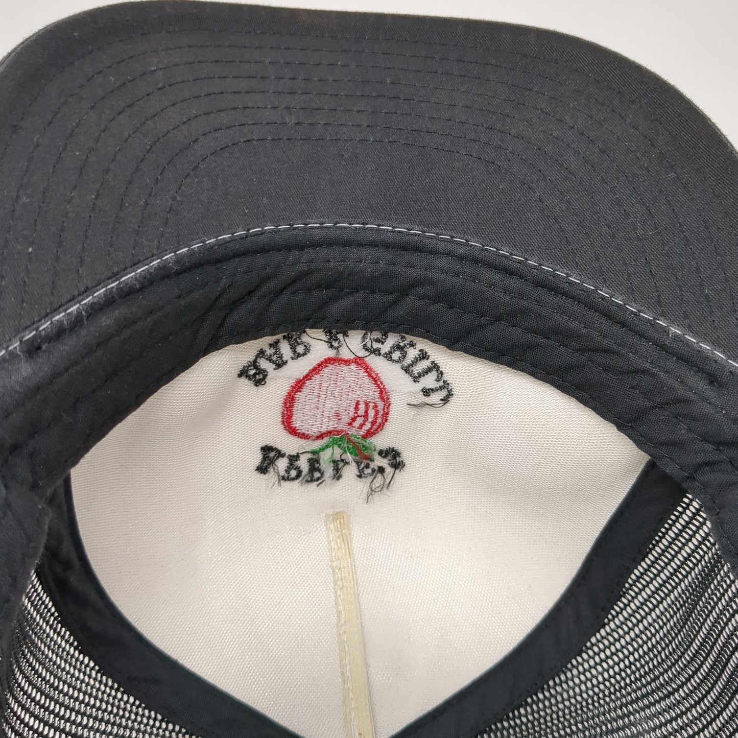 Apple's Bar & Grill Ketchum Idaho Snapback Trucker Hat Black OS Adjustable Mesh