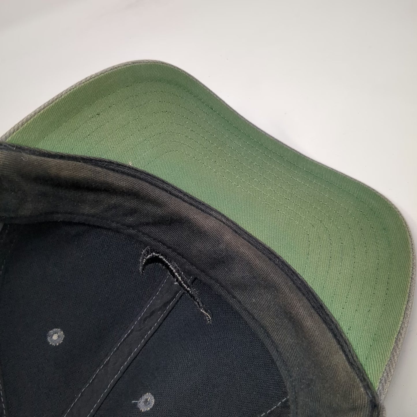 Nike Snapback Gray Black Vintage Hat Green Underbrim Embroidered Swoosh Logo