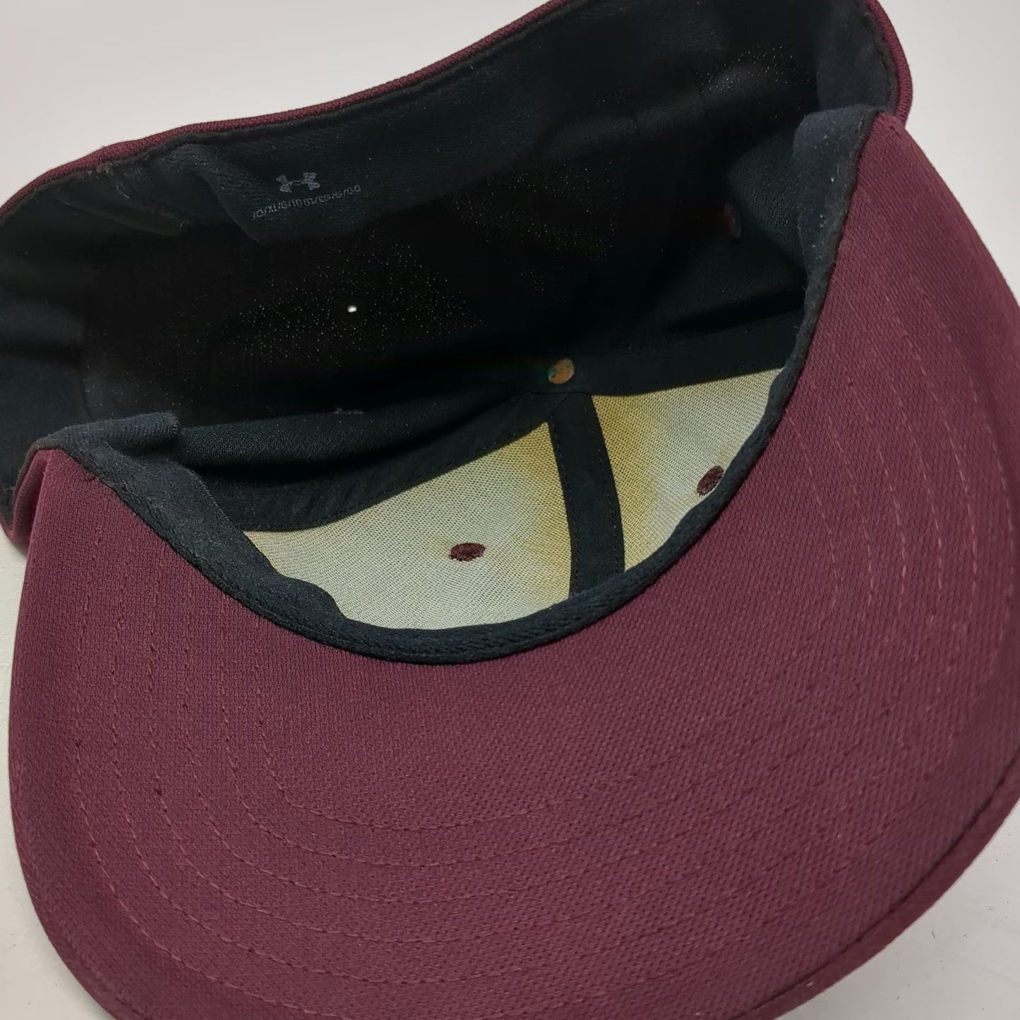 Under Armour Baseball Cap Red XL Stretch Fit Embroidered Logo Curved Brim Hat