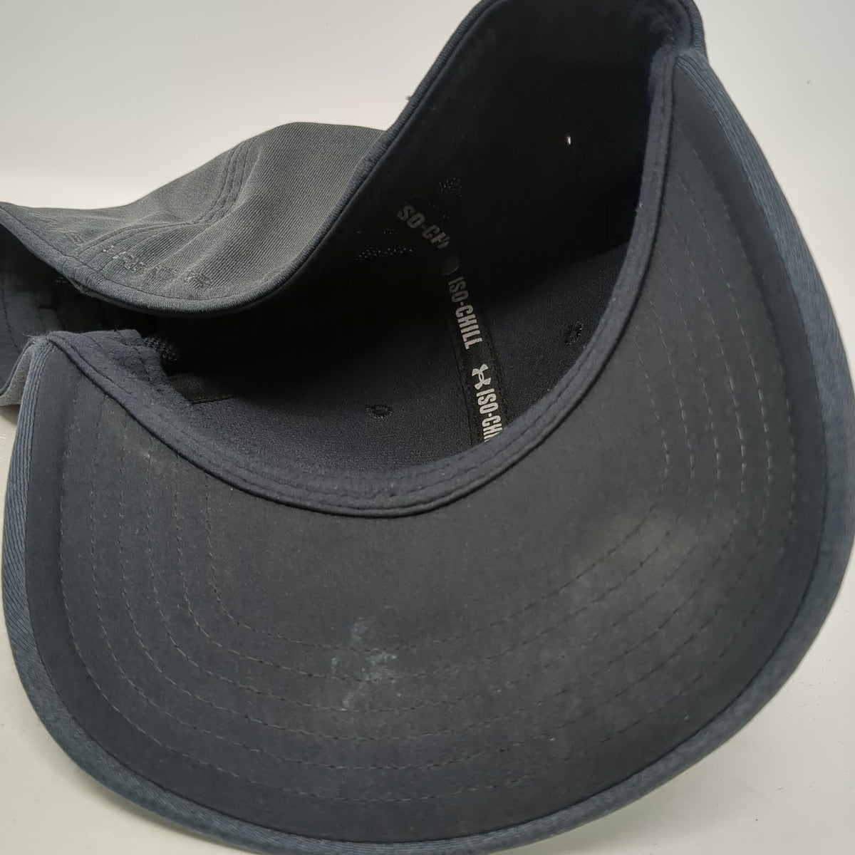 Under Armour Baseball Cap Gray XL Stretch Fit ISO-CHILL Logo Structured Hat