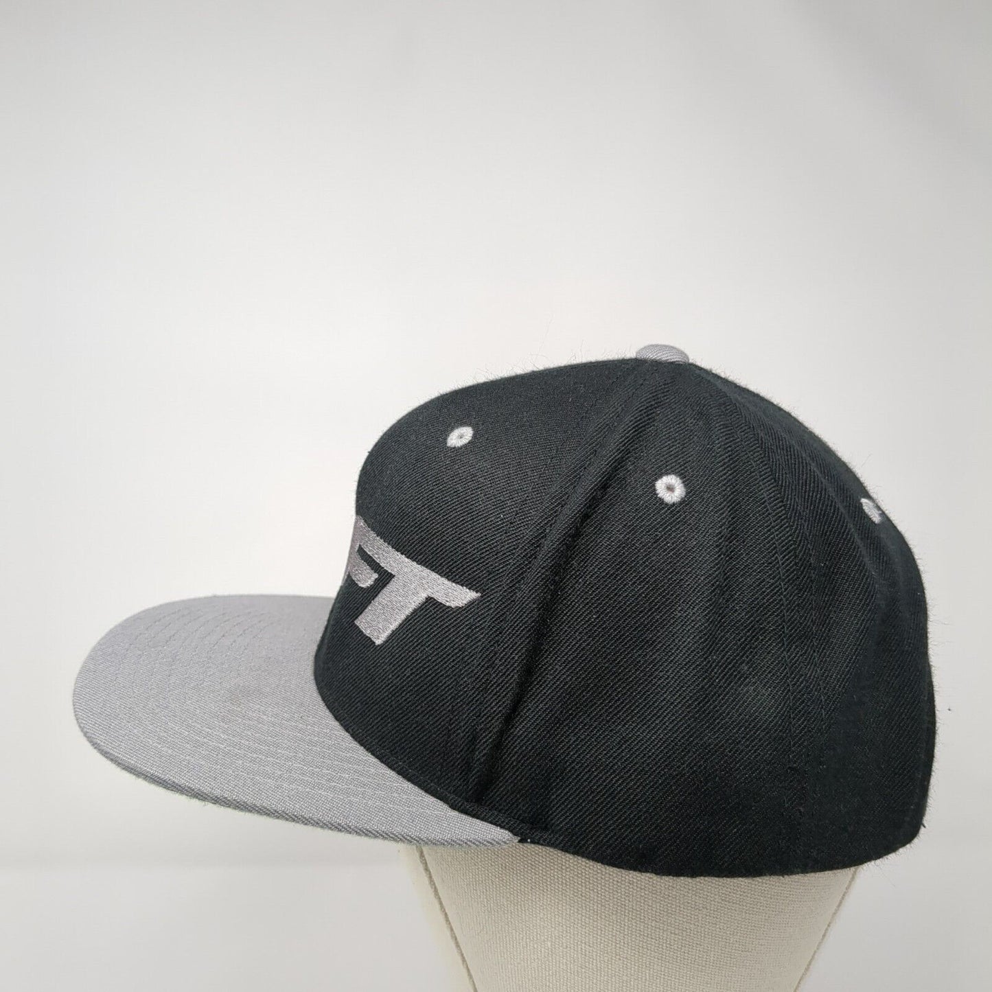 RIFT Snapback Hat Black One Size Adjustable Embroidered The Classics Yupoong