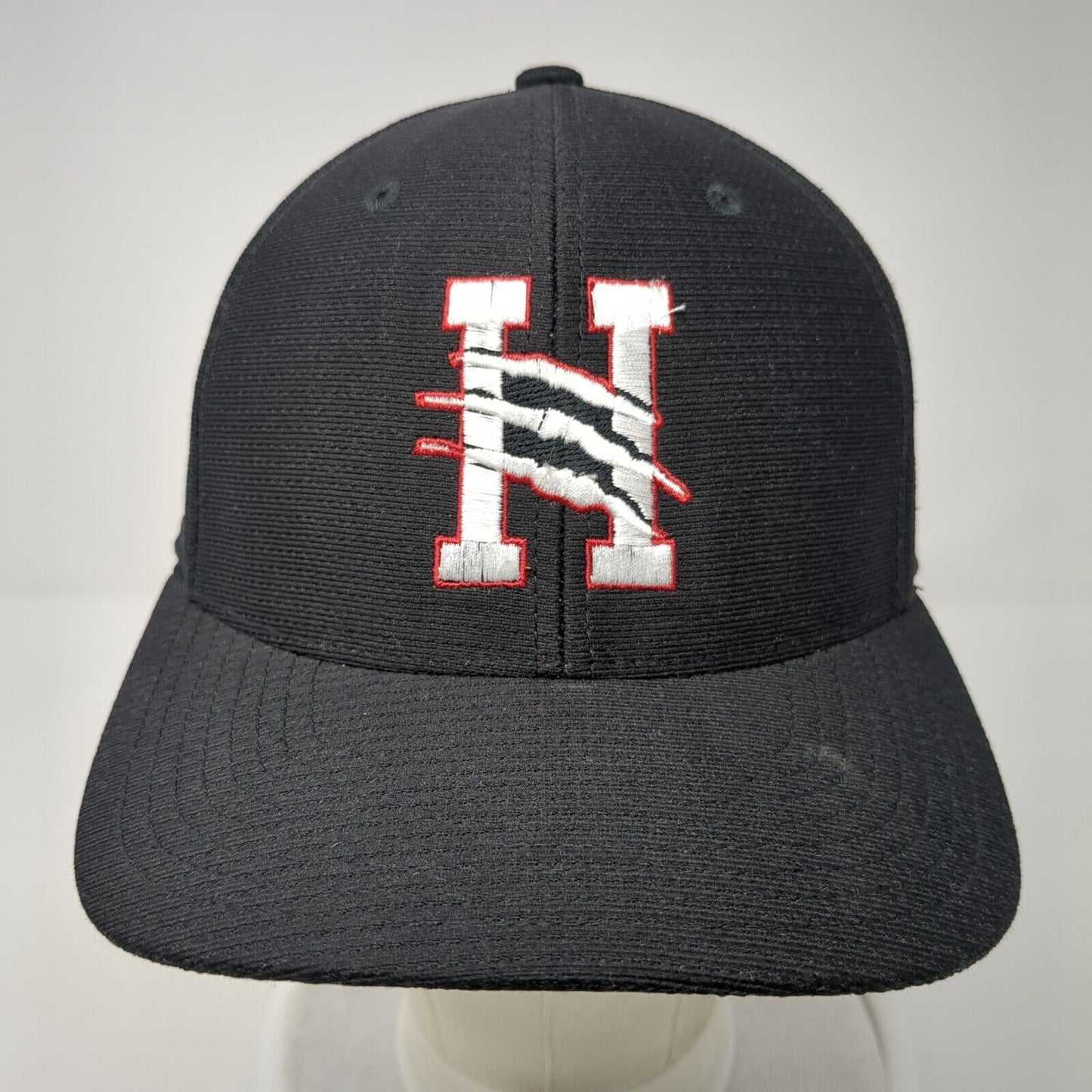 Travis Matthew Fitted Hat Black S/M Lightweight Embroidered Flexfit Yupoong