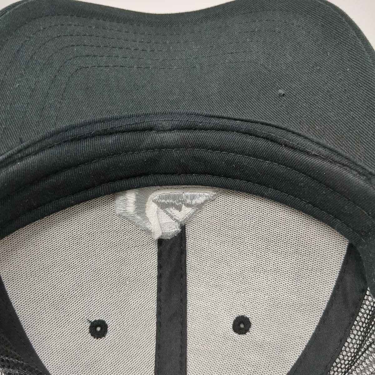 Quiksilver Trucker Hat Black One Size Mesh Snapback Mountain Wave Surf Logo