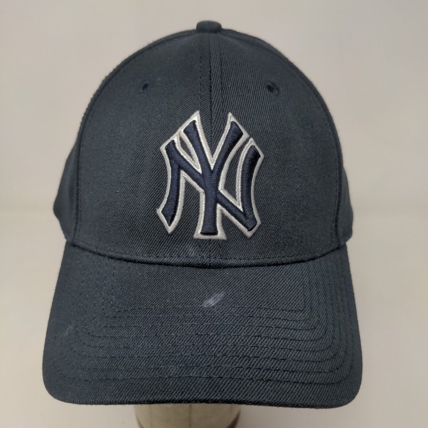 New Era Men's Fitted Hat Black Size M/L Embroidered New York Yankees Logo