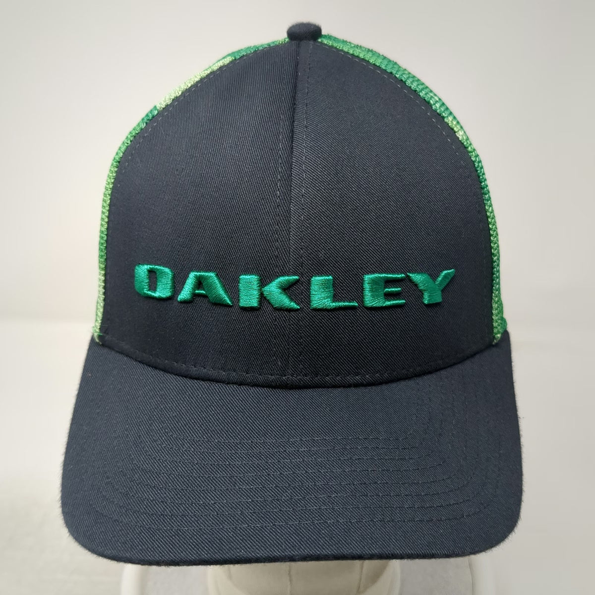 Oakley Trucker Hat Black Green White OSFM Camo Mesh Snapback Embroidered Logo