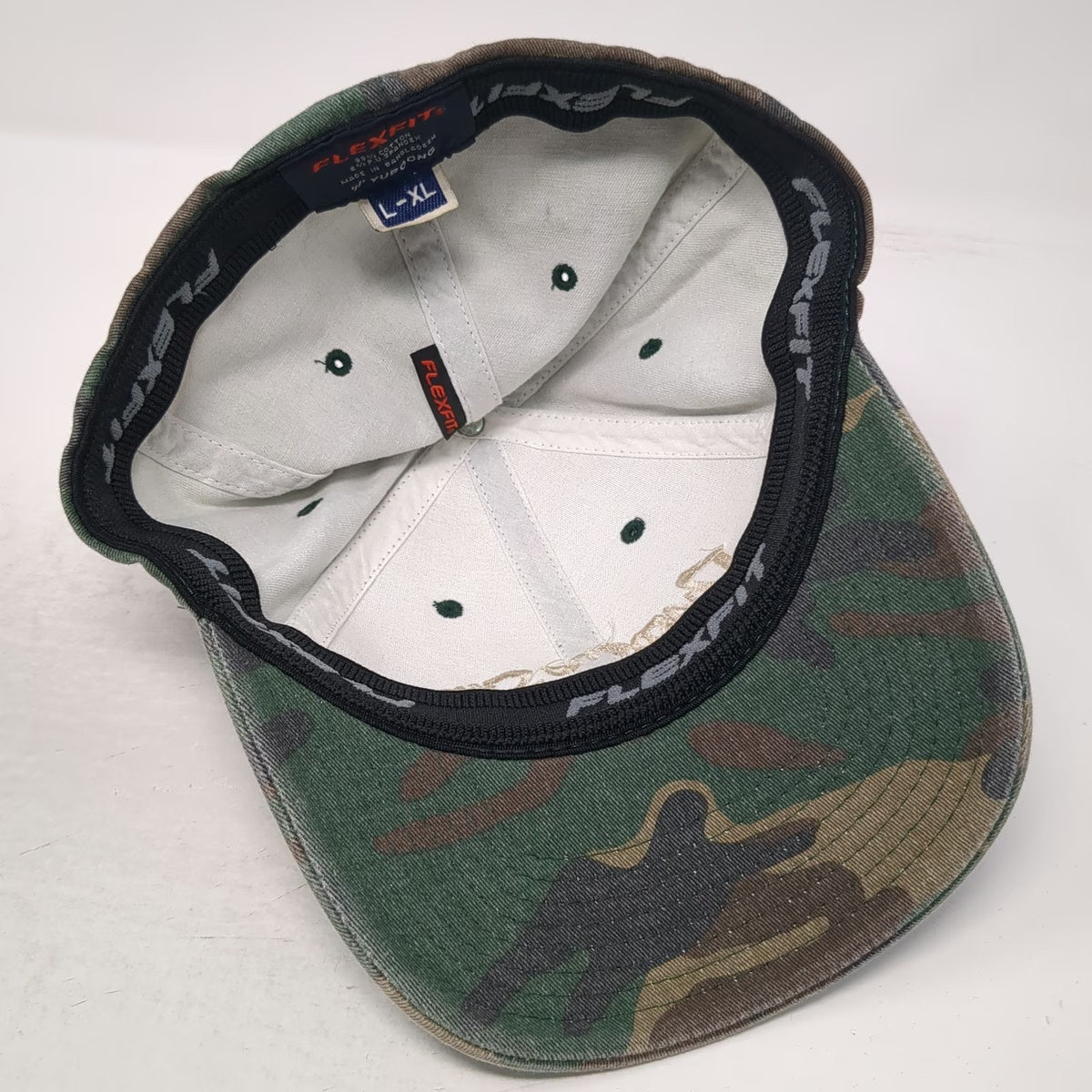 Flexfit Baseball Cap Green Camo XL Diamond Gym Logo Stretch Fit Woodland Hat