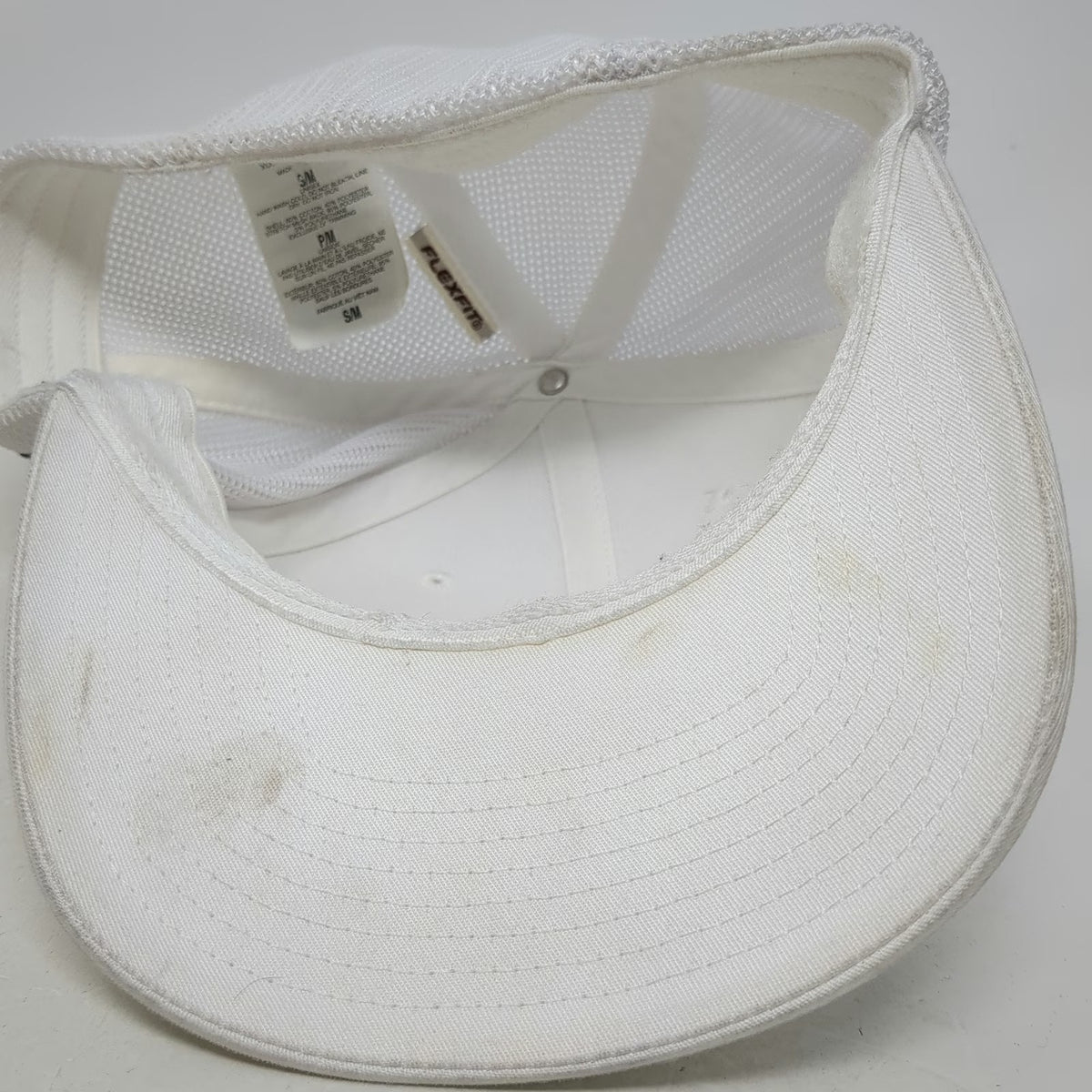 Columbia Baseball Cap White M Mesh Back Bison Patch Fitted Hat Buffalo Graphic