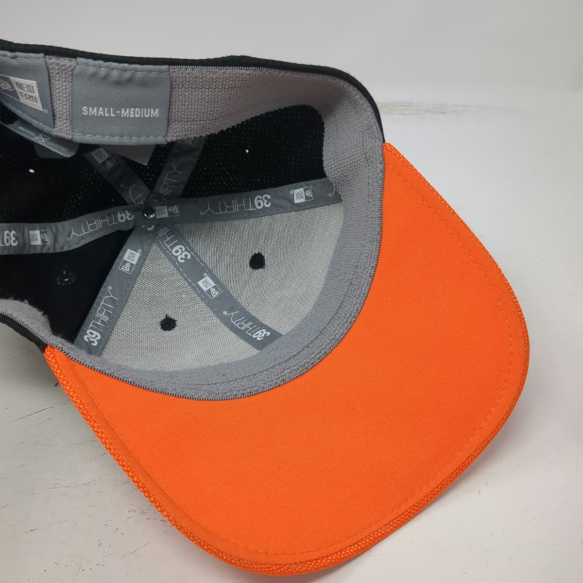 New Era Cincinnati Bengals NFL Cap Hat Black Orange M 39THIRTY Embroidered Mesh