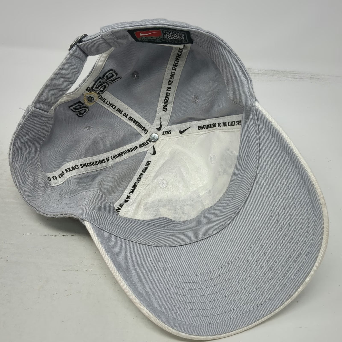 Nike Oregon Ducks NCAA Cap White Gray OSFM 2025 College Football Playoff Bound