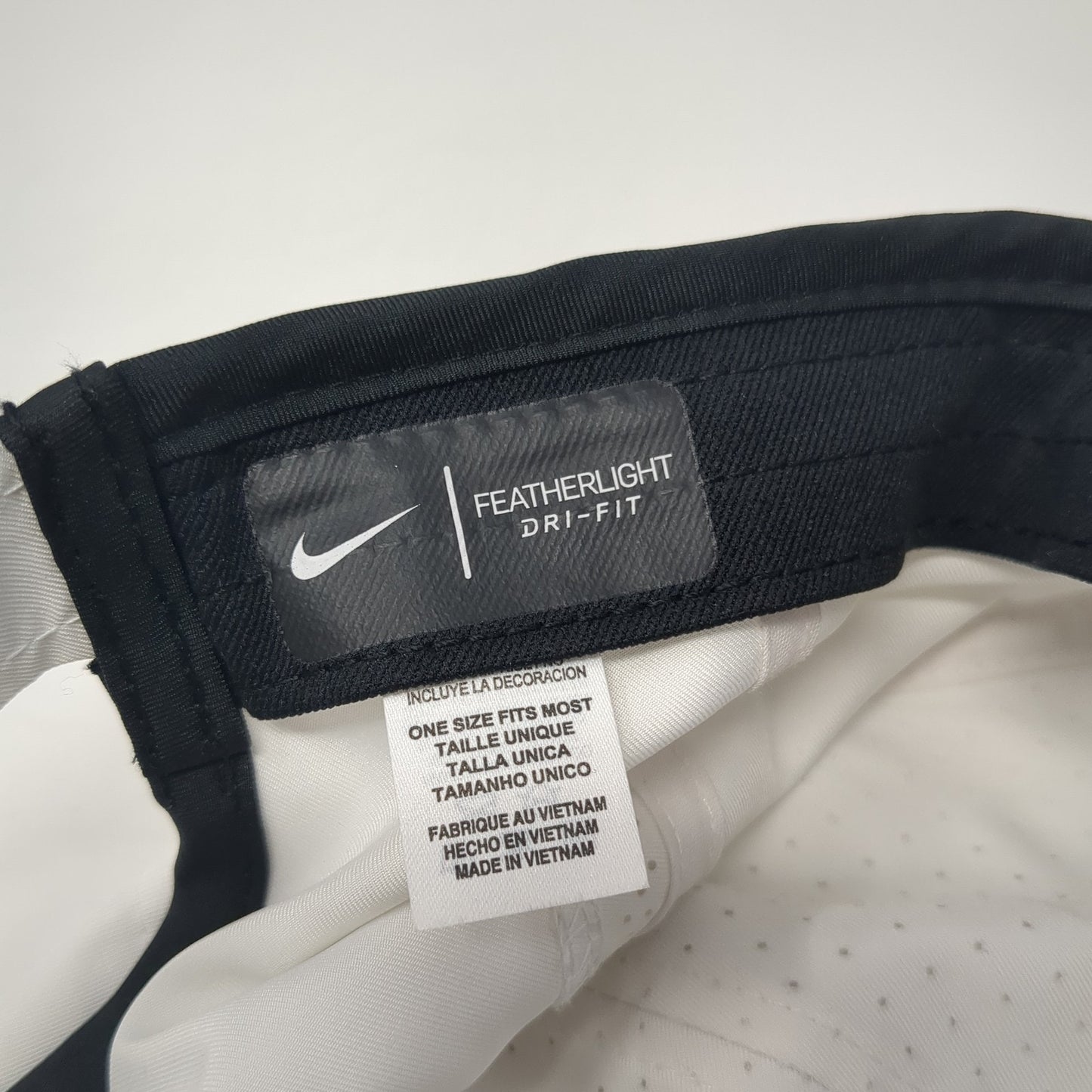 Nike Baseball Cap White One Size Adjustable Embroidered Swoosh Featherlight